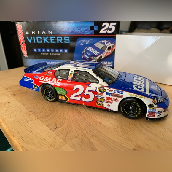 2006 Brian Vickers NASCAR diecast. - Picture 4 of 4